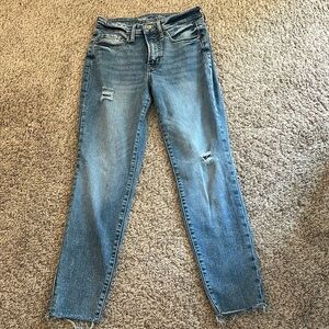 High rise O.G. Straight denim. Secret smooth pockets. Size 4. Extra stretch.